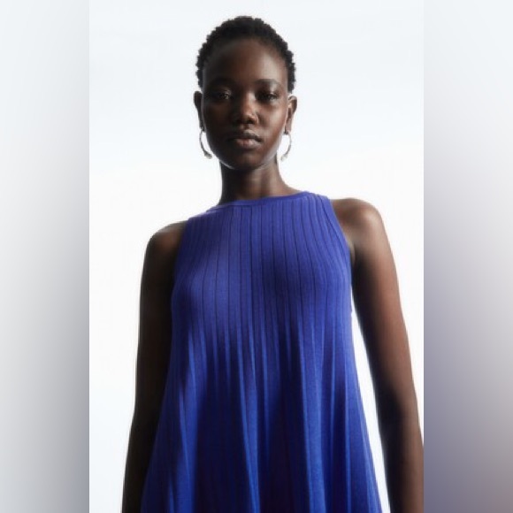 COS Pleated Knit Trapeze Dress - Picture 3 of 7